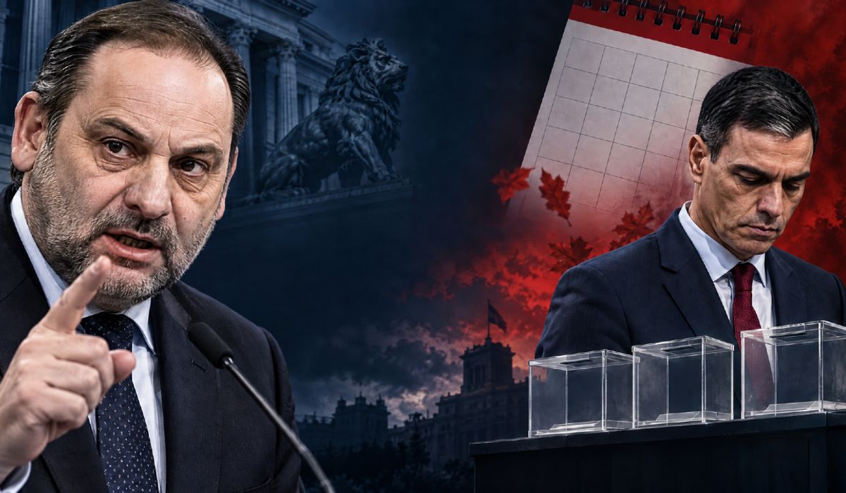 Montaje fotográfico que muestra a José Luis Ábalos hablando con un gesto serio y señalando con el dedo, junto a Pedro Sánchez cabizbajo frente a unas urnas transparentes y un calendario.